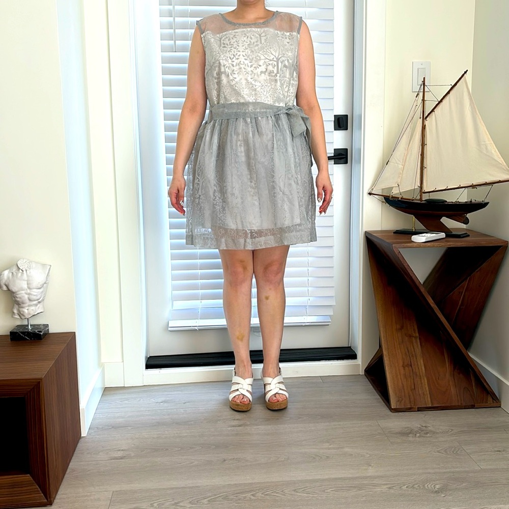 I wear this dress just one time on my friend wedding it’s very cute dress